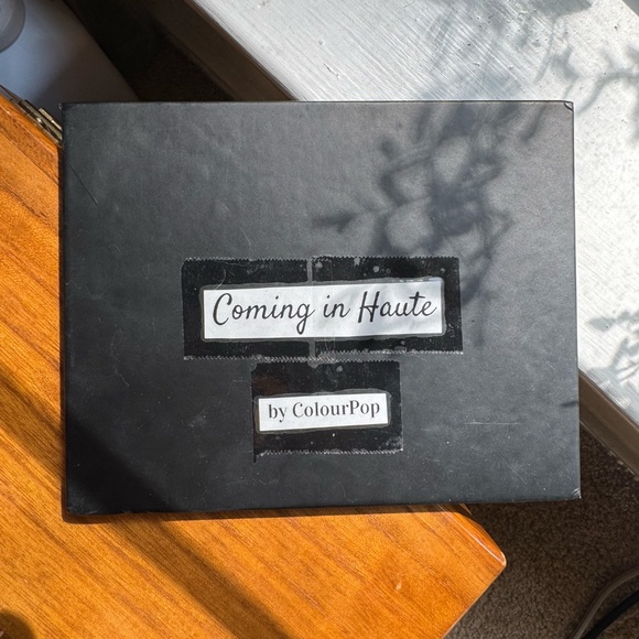 ColourPop "Coming In Haute" eyeshadow palette - Picture 2 of 12